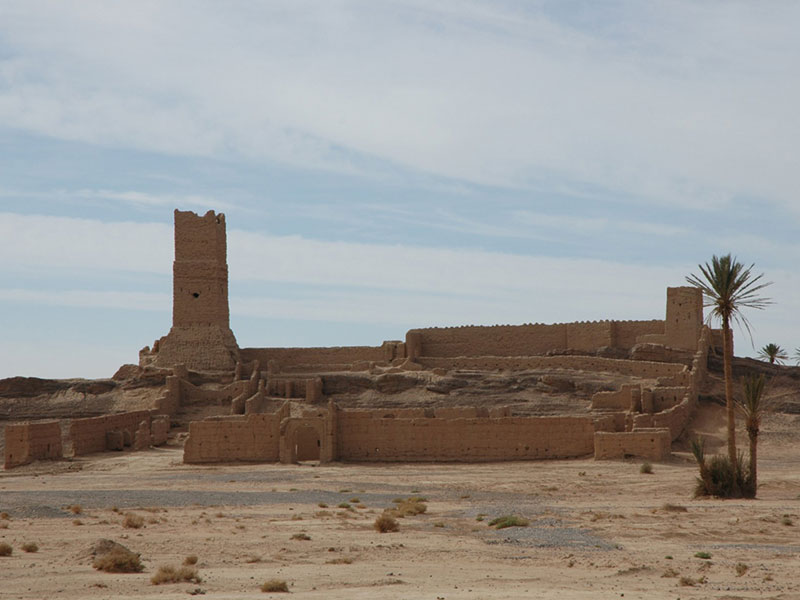 Construcción en desierto, Erfoud, Marruecos